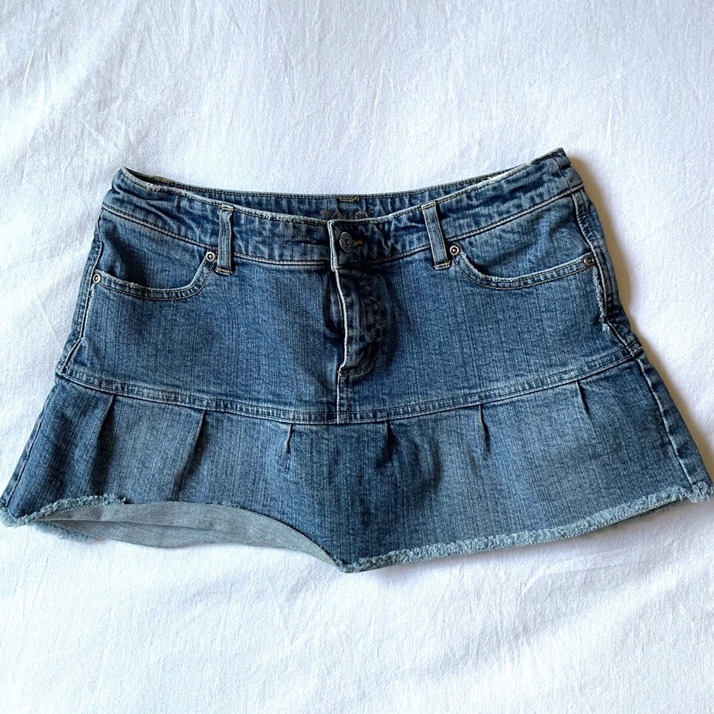 Vintage Pleated Denim Mini Skirt – Curated by Reformation, Size 7
